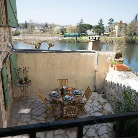 Cozy Holiday In Puy-l'evaªque With Terrace