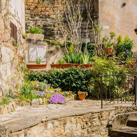 Cozy Holiday In Puy-l'evaªque With Terrace * Puy-l'Eveque