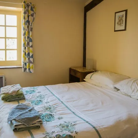Cozy Holiday In Puy-l'evaªque With Terrace *