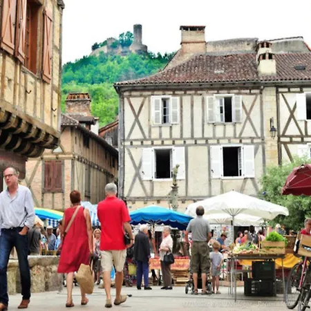 Holiday home Cozy Holiday In Puy-l'evaªque With Terrace Puy-l'Eveque